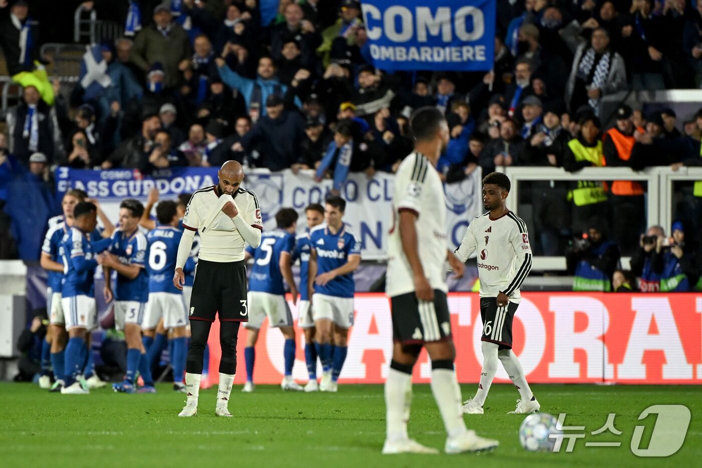 코모, 맨유에 4-1 대승으로 UCL 데뷔 시즌 순항