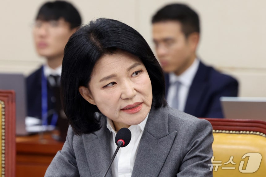 이진숙 국민의힘 의원이 22일 서울 여의도 국회 과학기술정보방송통신위원회에서 열린 방송미디어통신위원회 등에 대한 국정감사 종합감사에서 질의를 하고 있다. 2026.10.22 ⓒ 뉴스1 황기선 기자