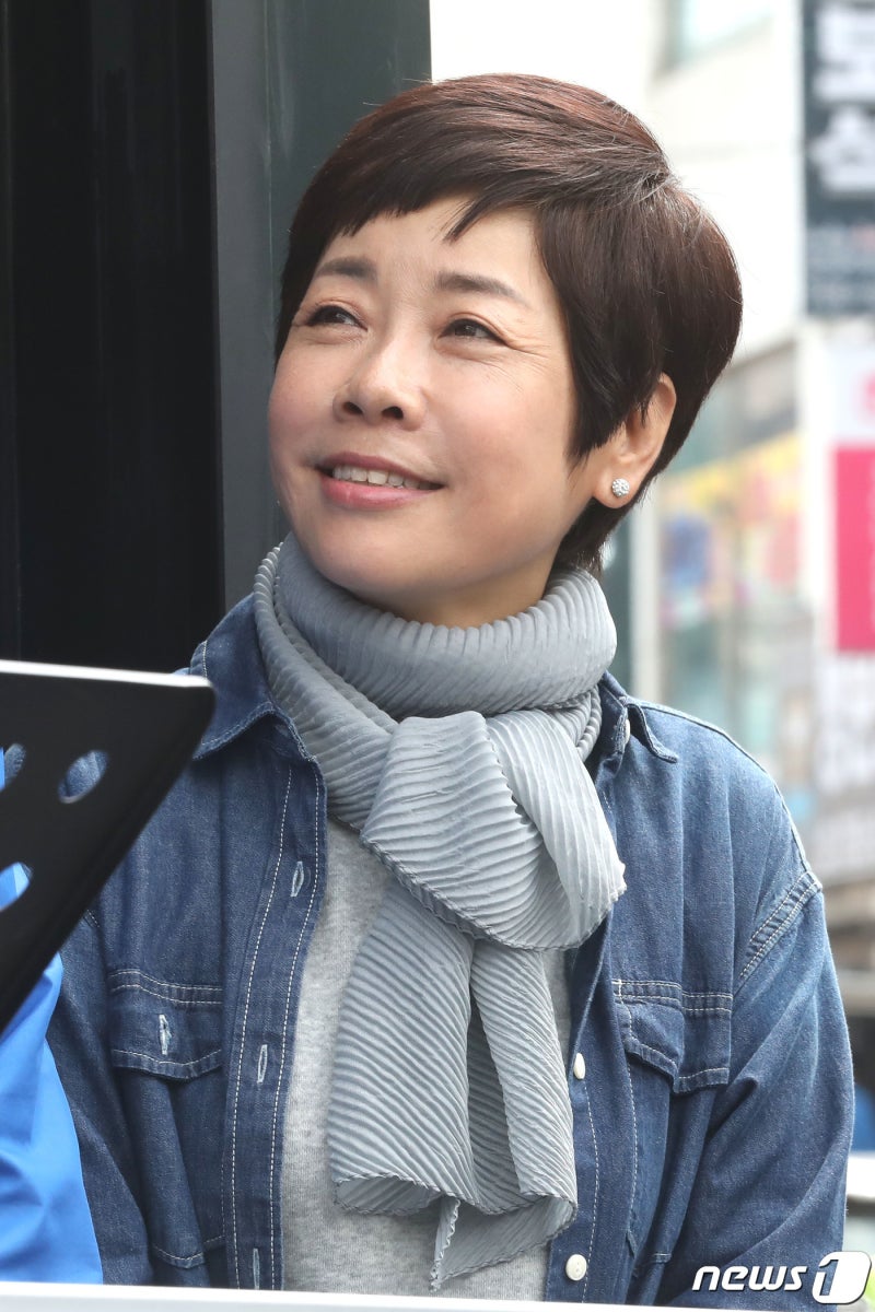 <b>김미화</b>, 23일 <b>모친상</b>…"가족장으로 진행, <b>조문</b>·조의금은 정중히 <b>사절</b>"