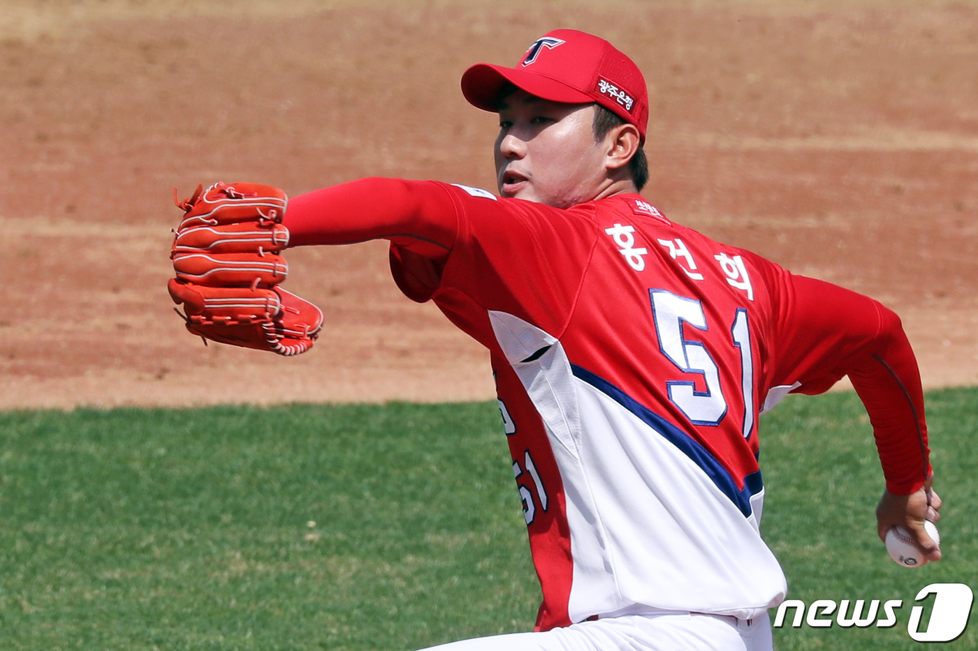 '친정 복귀 1년 만에' 홍건희, <b>KIA</b>서 <b>방출</b>…<b>고종욱</b>·이창진도 결별