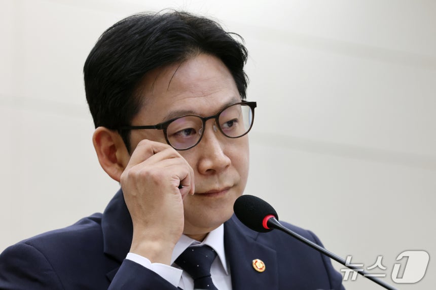 배경훈 부총리 겸 과학기술정보통신부 장관이 23일 서울 여의도 국회 과학기술정보방송통신위원회에서 열린 과학기술정보통신부 등에 대한 국정감사 종합감사에서 생각에 잠겨 있다. 2026.10.23 ⓒ 뉴스1 황기선 기자