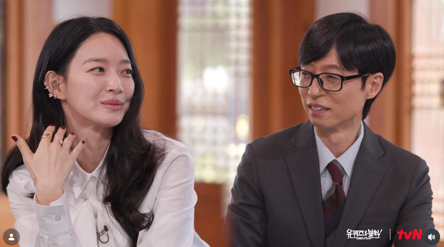 tvN「ユ・クイズ ON THE BLOCK」の収録で話すシン・ミナとユ・ジェソク