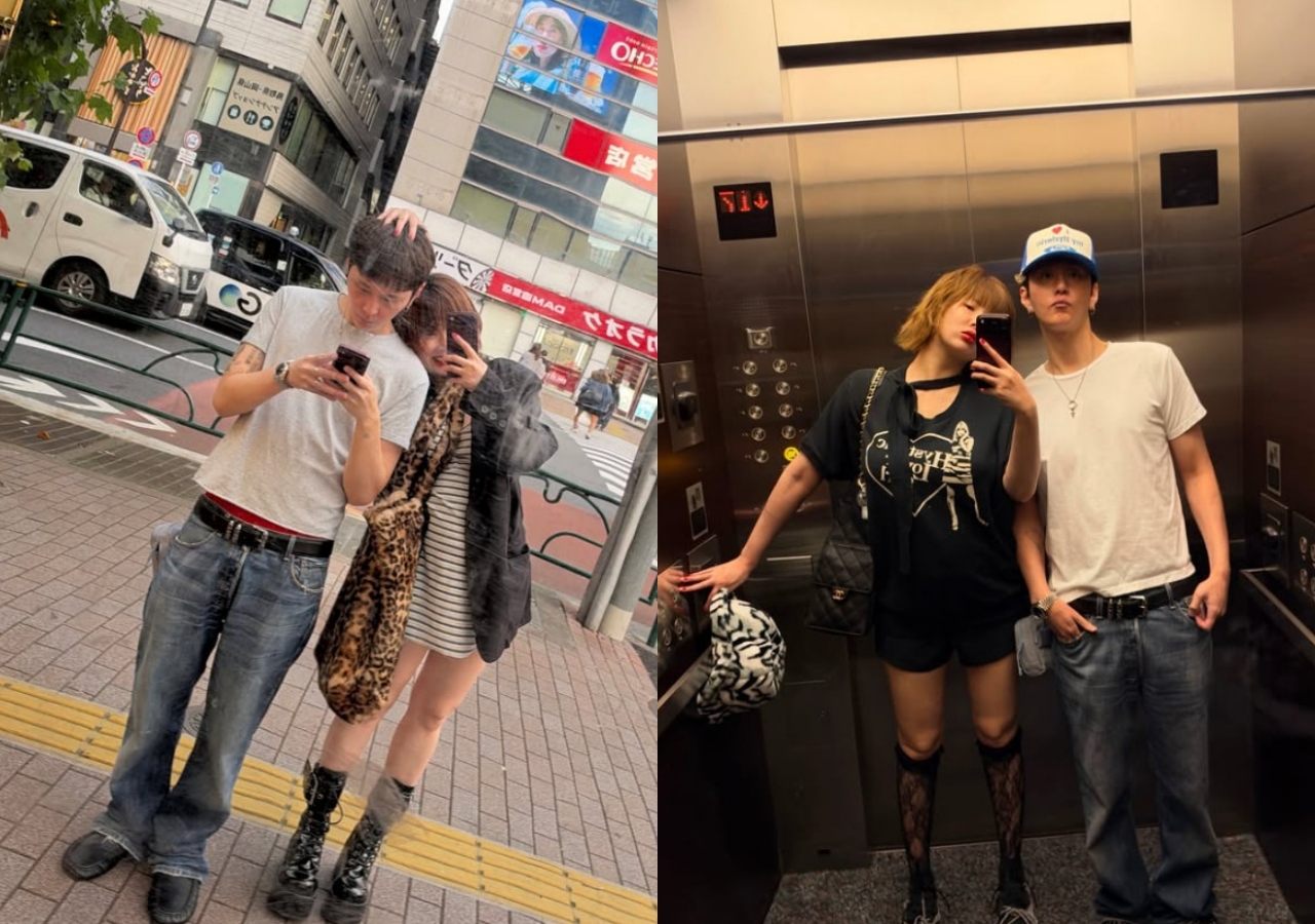 日本旅行中に街中とエレベーターで鏡越しの写真を撮るヒョナとヨン・ジュンヒョン