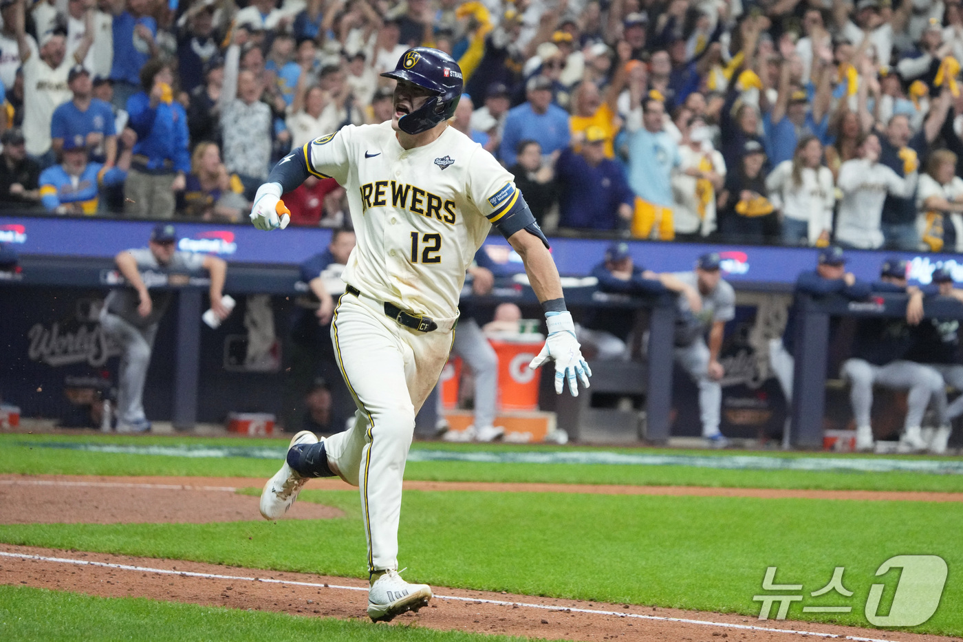 MLB <b>밀워키</b>, 월드시리즈 2연승…탬파베이에 <b>5-4 뒤집기</b>