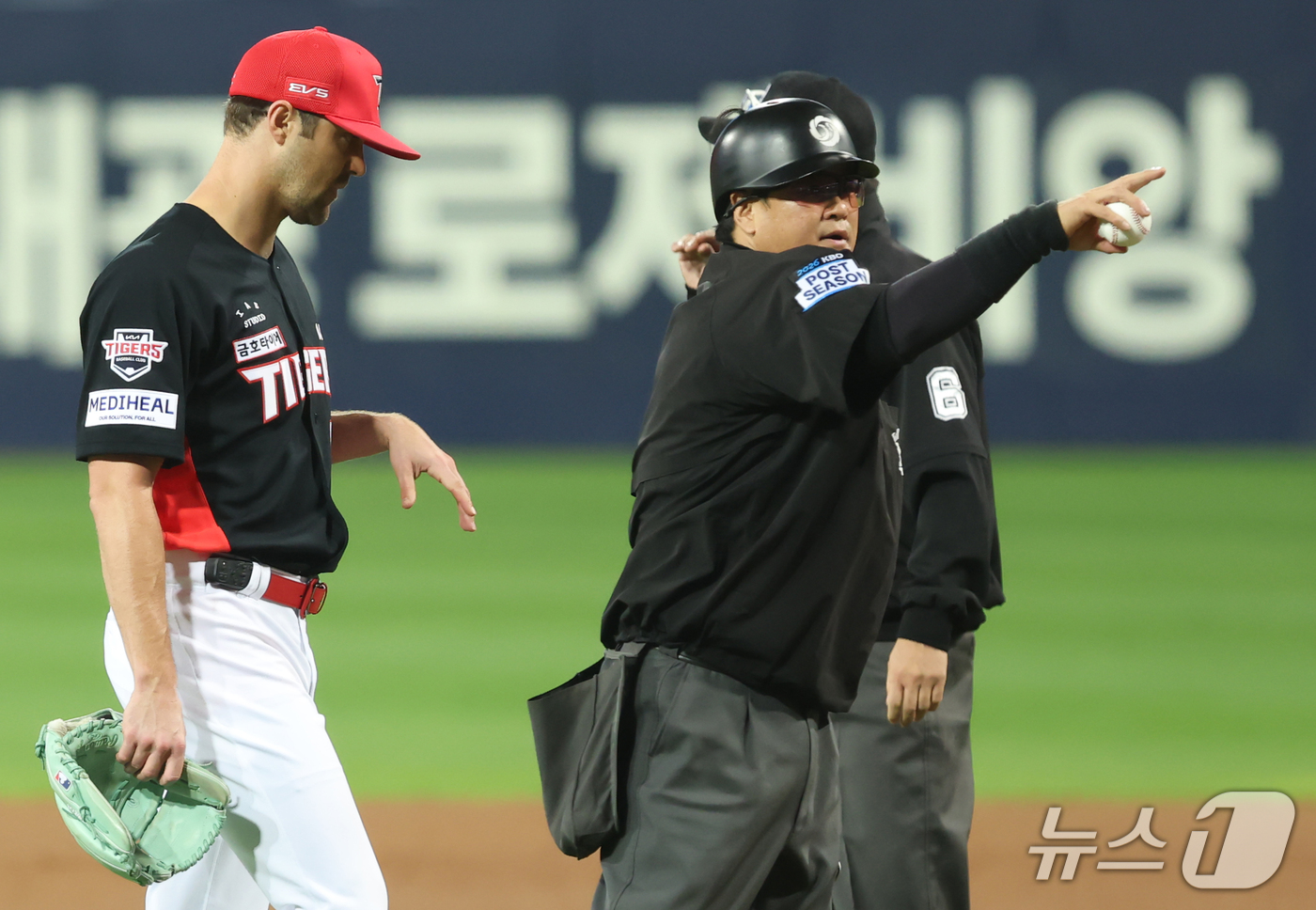 '<b>헤드샷</b>' <b>네일</b> <b>퇴장</b>