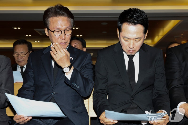 'YS 최측근' <b>최형우</b> 전 장관 <b>영결식</b> 엄수…김민석·장동혁·한동훈 나란...