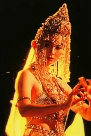 崔承喜の「菩薩舞」を踊るチェ・シラ。大韓舞踊協会提供