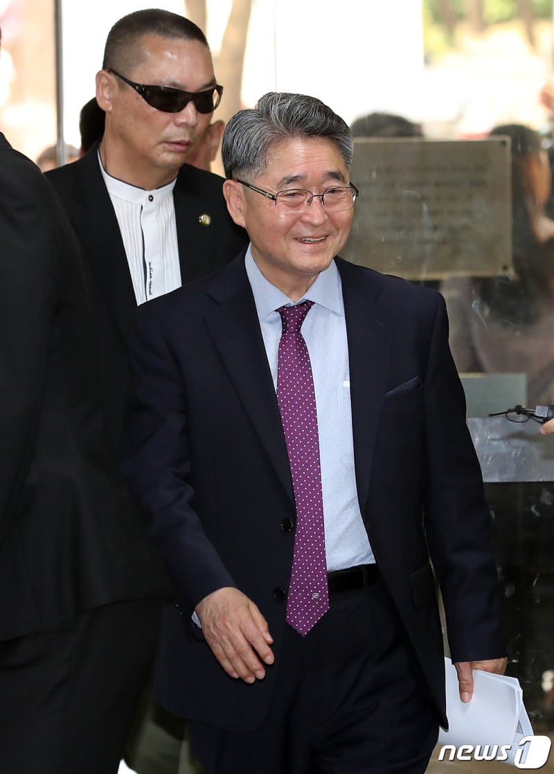 '5·18 북한군 개입설' 보수논객 <b>지만원</b>, <b>구속</b> 기로