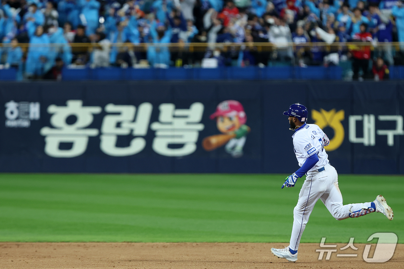 'PO 2차전' <b>삼성 디아즈</b>, <b>투런포</b> 쾅!