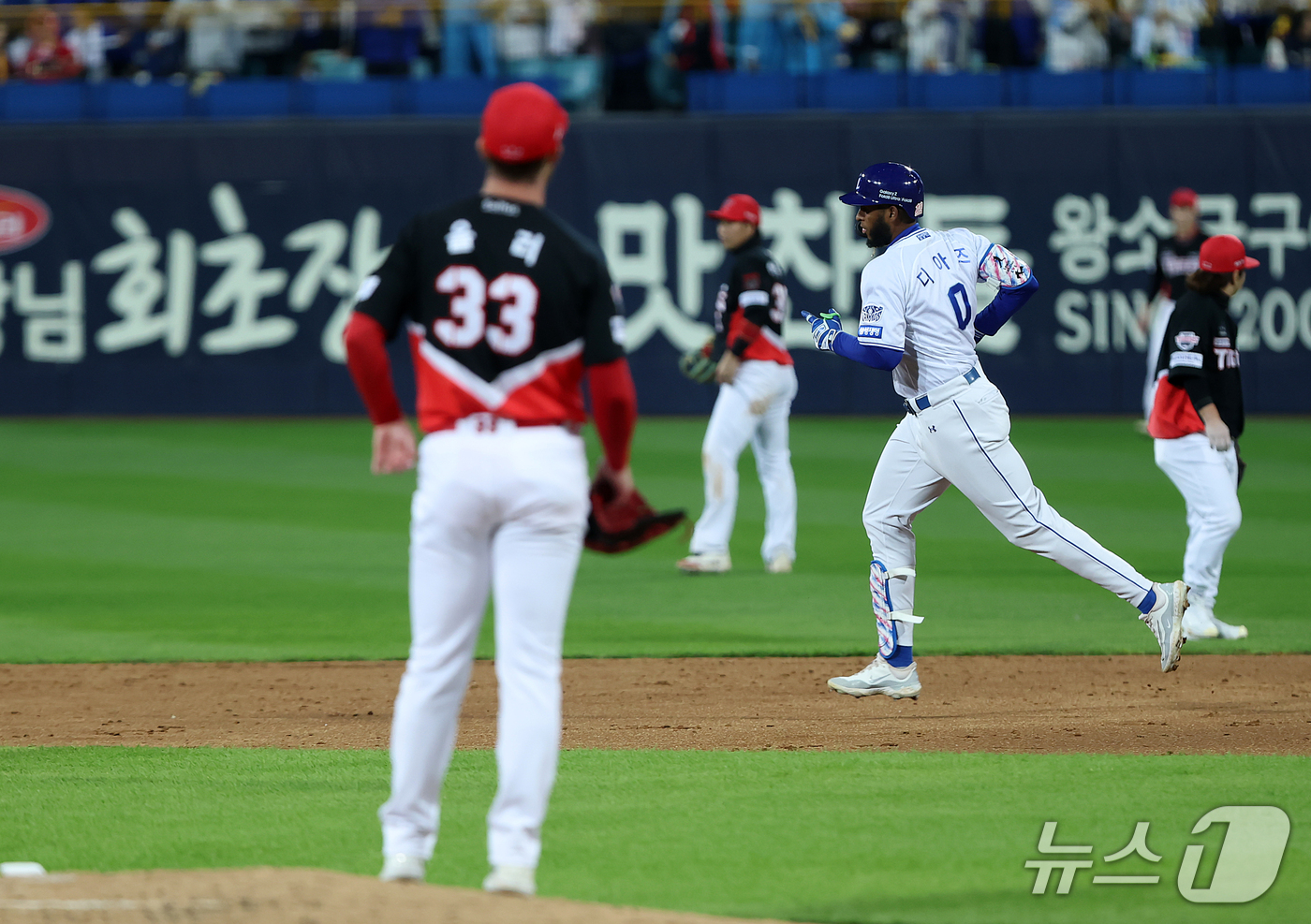 'PO 2차전' <b>삼성 디아즈</b>, <b>투런포</b> 쾅!