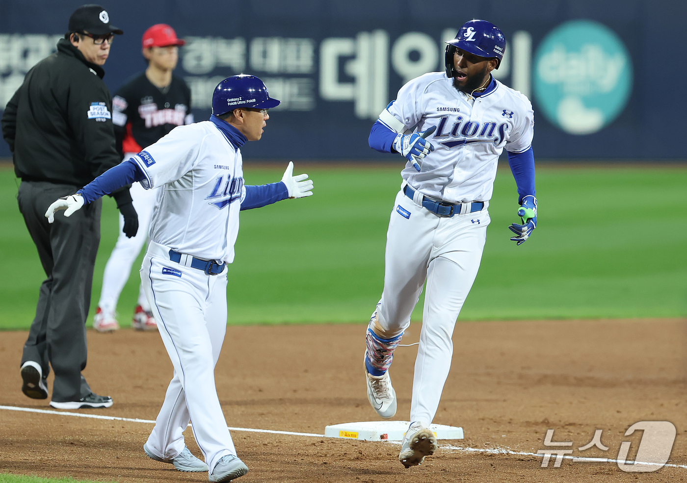 'PO 2차전' <b>삼성 디아즈</b>, <b>투런포</b> 쾅!
