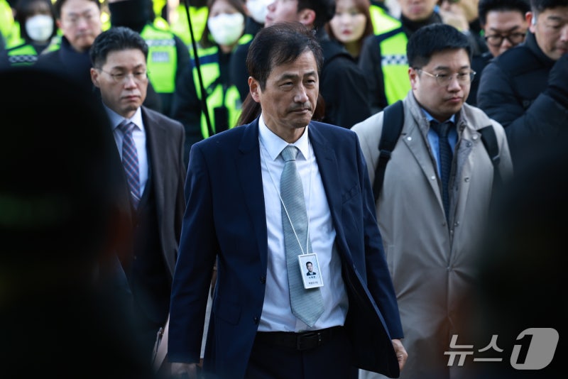 <b>선관위 특검</b>, 올공 경기장 <b>진입</b>… 247만장 투표지 검증 돌입