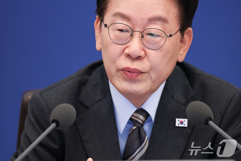 "짬뽕 폄훼" "사실 왜곡" "까대기식 보도"…언론에 날 세운 李대통령