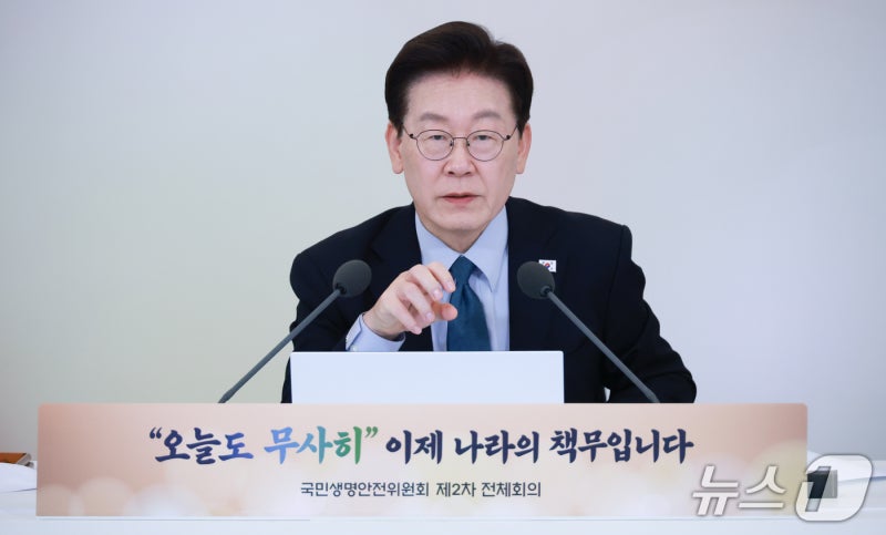 李대통령 "'자기만 개혁' 선동" 與강경파에 선공…<b>유시민</b> 발언 주목