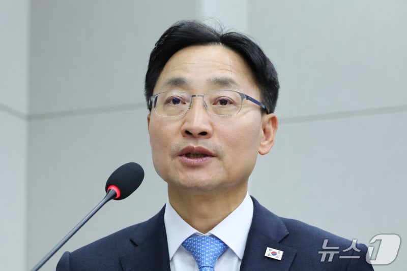 <b>임광현</b>, 李대통령 차남 <b>관저 거주</b> '아빠 찬스' 지적에 "과한 표현"