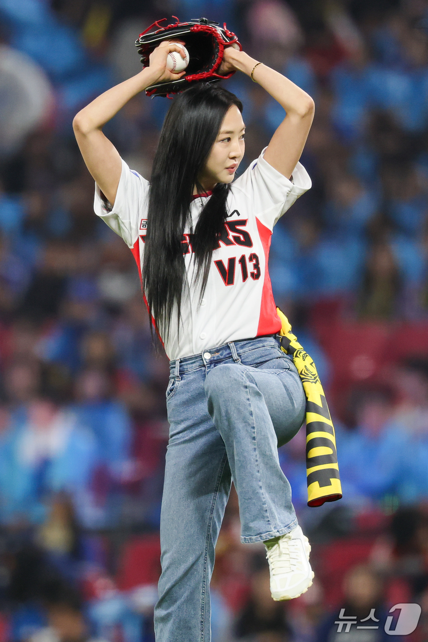 PO 4차전 시구하는 <b>김다솜</b>