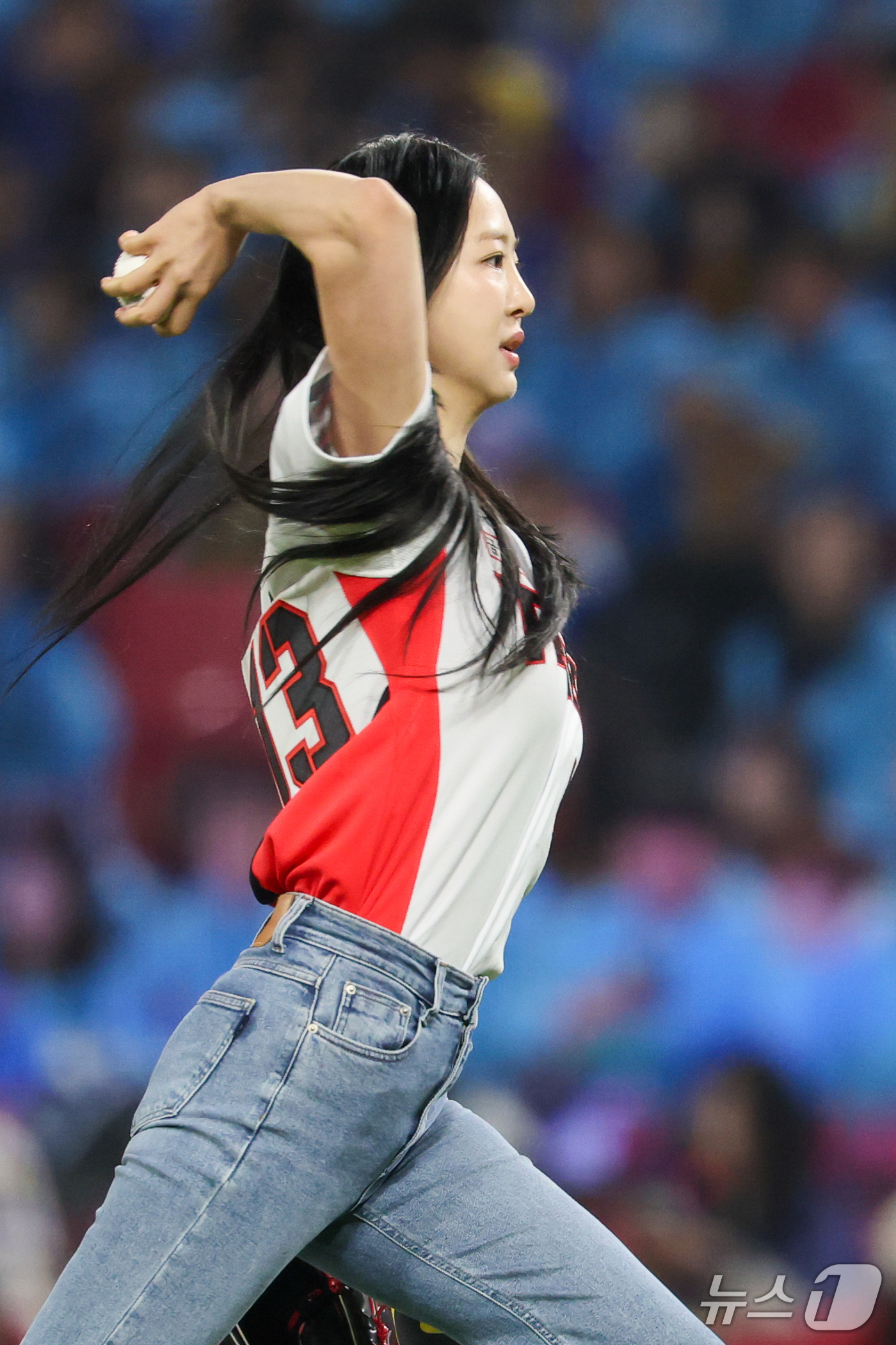 시구하는 <b>배우 김다솜</b>