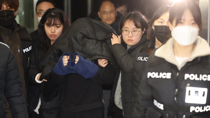 <b>경복궁</b> 낙서하고 10만원 받은 10대 <b>구속영장</b>