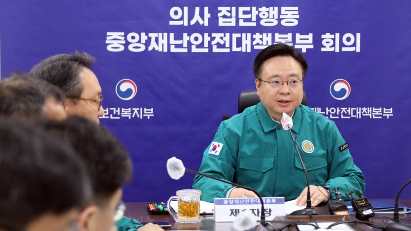 <b>정부</b> "<b>의대</b> 증원 '원점재검토' 국민눈높이 안맞아"