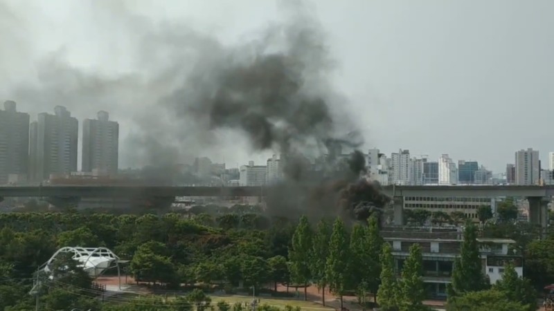 동대문 폐기물처리시설 <b>화재</b>…용두역 4번 출구 폐쇄