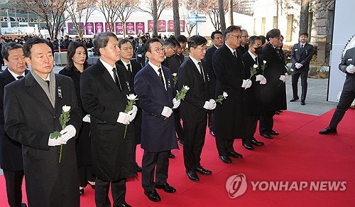 대통령실 참모들, 여객기 참사 합동분향소 <b>조문</b>