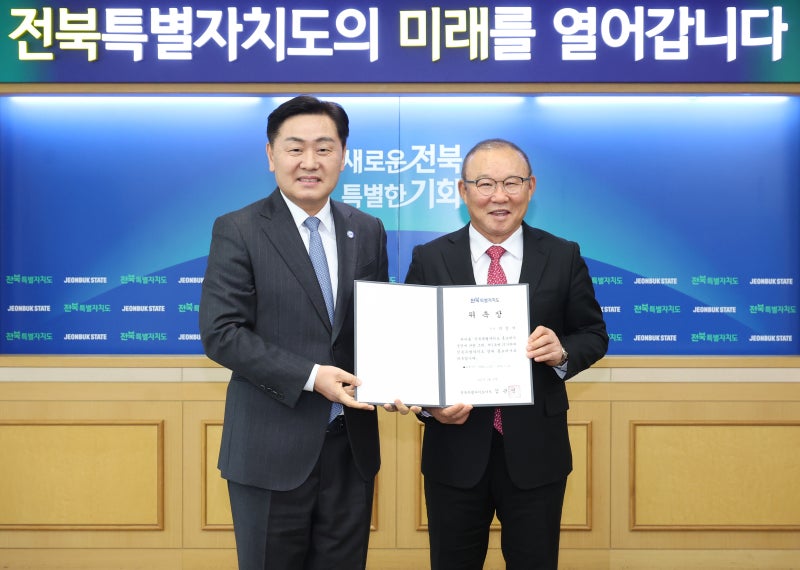 <b>박항서</b> 축구 <b>감독</b>, <b>전북</b>자치도 명예 <b>홍보대사</b> 위촉…2036 하계 올림픽 유...