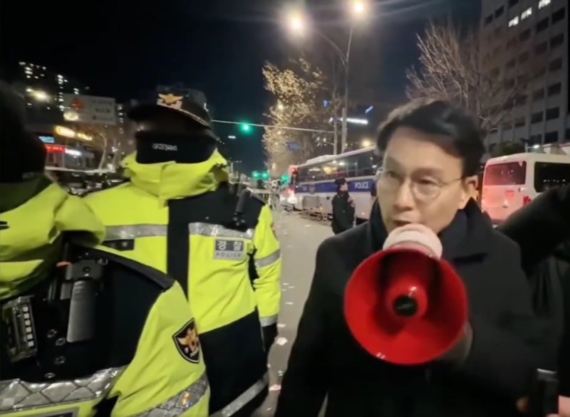 노종면 "<b>윤상현</b>의 '법원 월담자, 훈방 조치될 것' 발언이 습격 부추겨"