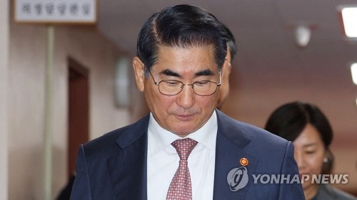 <b>김용현</b>, <b>국회</b> 측 <b>증인신문 거부</b> 후 <b>번복</b>