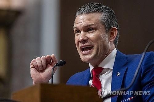 美국방장관, <b>성전환자 신병 모집 중단</b> 명령 내렸다