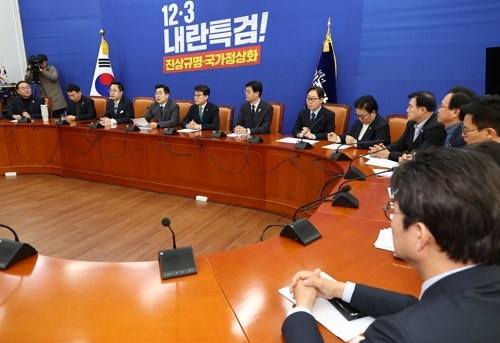 민주, <b>국회</b> <b>정년연장</b><b>특위</b> 설치 제안…30조원 추경 세부안도 공개
