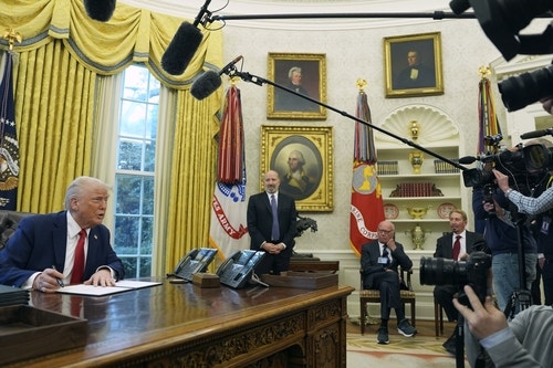 <b>트럼프</b> "<b>출생시민권</b>, <b>불법체류자</b>와 관계없어"