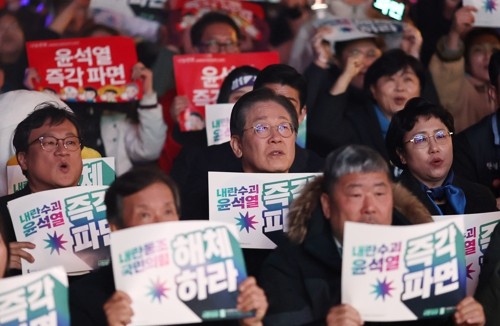 민주, '<b>광화문</b> <b>투쟁</b>' 진행…<b>천막</b>에서 비상의총·릴레이발언
