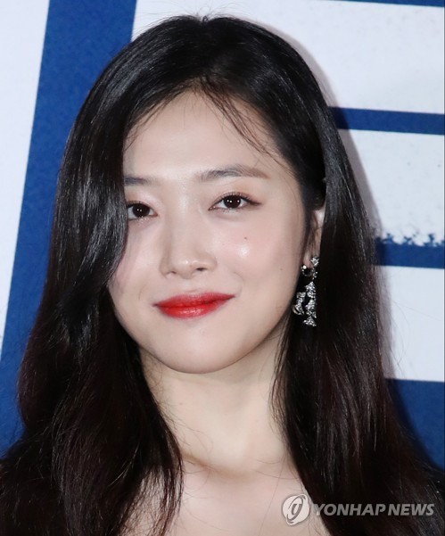 [전문] 고 <b>설리</b> 유가족 입열었다…"김수현·리얼 감독 이사랑 입장 달라...