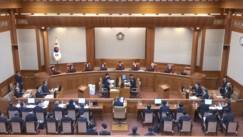 [단독] 尹 <b>탄핵심판</b>, 이번 주 선고 불투명…결론 없이 평의 반복
