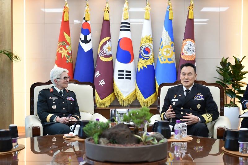 합참의장, <b>캐나다 국방총장</b> 접견…"인도·태평양 평화 협력"