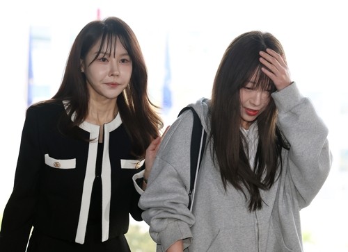 '가세연 고소' <b>쯔양</b>, <b>경찰 조사 거부</b>…"공정 수사 의심"