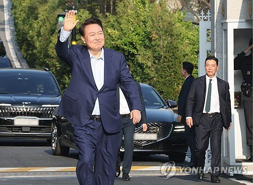 '<b>윤어게인 신당</b>' 창당 보류…"윤 전 대통령 만류"