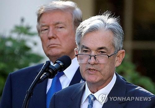 <b>트럼프</b>, <b>연준</b>의장 임기중 퇴진 거론…"내가 원하면 사임"