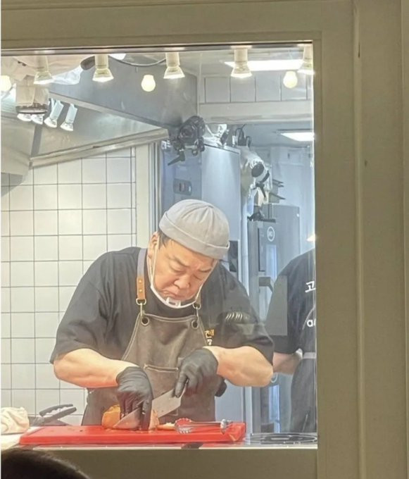 백종원 장사천재 촬영 중인 근황 (엑스 캡처)