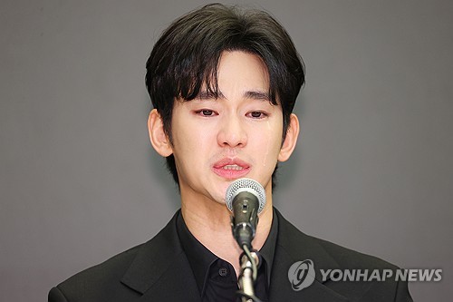 '사생활 논란' 김수현 눈물의 기자회견 사진제공 : 연합뉴스