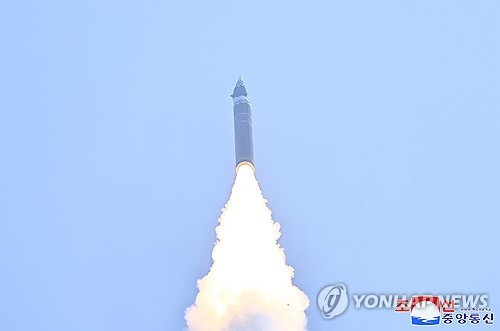 <b>북한</b>, 원산서 <b>동해</b>상 단거리 <b>탄도미사일</b> 여러발 <b>발사</b>