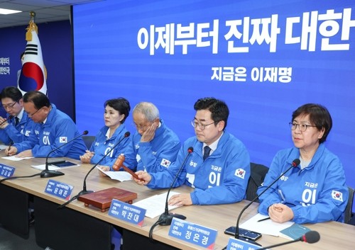 민주 "<b>김문수</b>·<b>한덕수 권력투쟁</b>…퇴장해야할 세력의 이전투구"