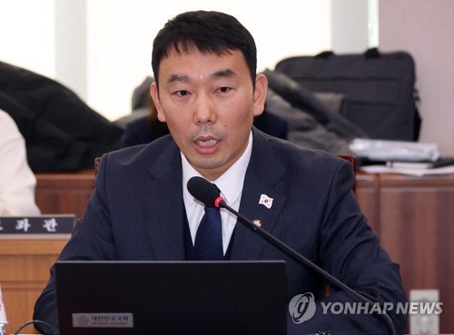김용민 '尹 내란사건' 재판장, 룸살롱서 수차례 술접대 받아