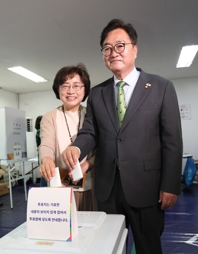 우의장 "오늘 <b>선거</b>로 <b>민주주의</b> 파괴행위 극복하길 기대"