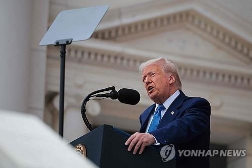 <b>트럼프</b> "하버드 유학·연수 <b>외국 학생 비자</b> 발급 제한"