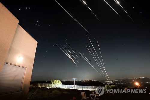 <b>이스라엘</b>, <b>테헤란</b> 등 추가 <b>공습</b>…이란 "미국 개입 시 전면전"