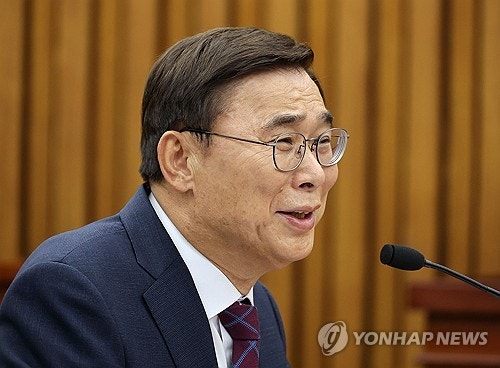 <b>이종석 국정원장 취임</b>…"지난날 책임질 부분 진솔하게 털어낼 것"