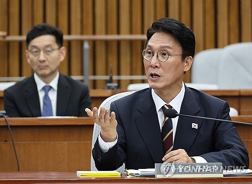 <b>김민석 청문회</b> 막판 <b>파행</b>…야 "자료 와야 복귀"·여 "허위 현수막"