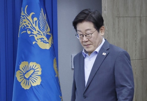 이 대통령, 첫 NSC서 "안보는 예방이 중요…<b>남북관계 복원 노력</b>"