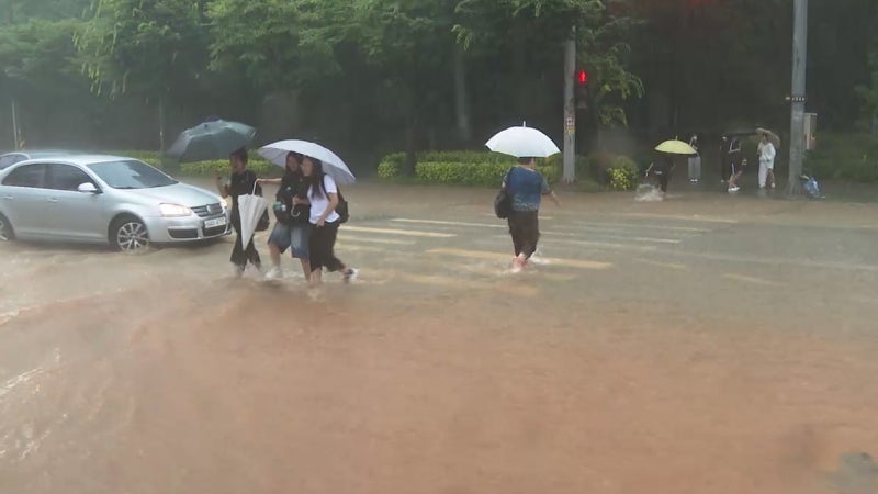 <b>광주</b> 400 더 내린다…남부 곳곳에 '극한 <b>호우</b>'
